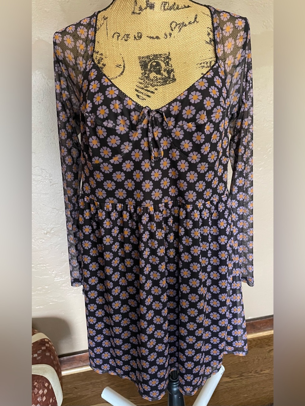 TOPSHOP Black Floral Sheer Sleeve Dress - Lavender Daisy Print Vneck